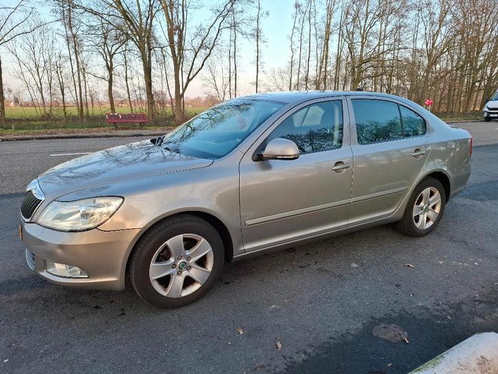 Skoda Octavia 1.4 TSI 90KW 2010 Beige, Auto's, Skoda, Particulier, Octavia, ABS, Airbags, Airconditioning, Bluetooth, Centrale vergrendeling