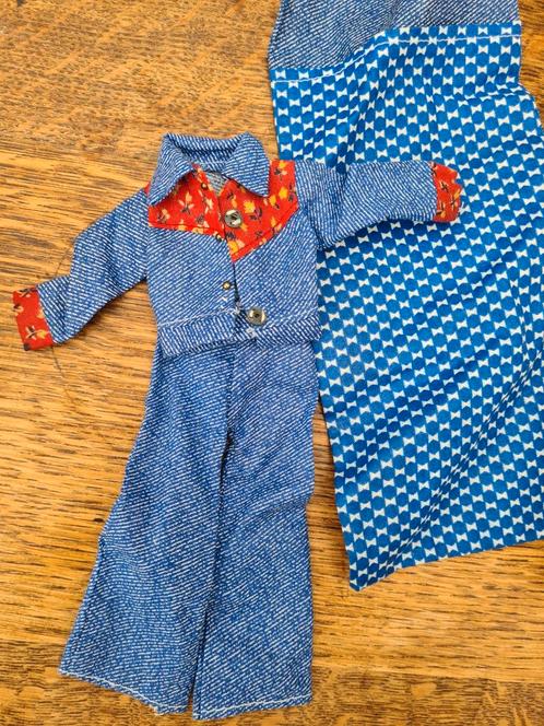 Vintage SPIJKERPAK slaapzak en tas Barbie fashiondol ca.1965, Verzamelen, Poppen, Gebruikt, Kleertjes, Ophalen of Verzenden