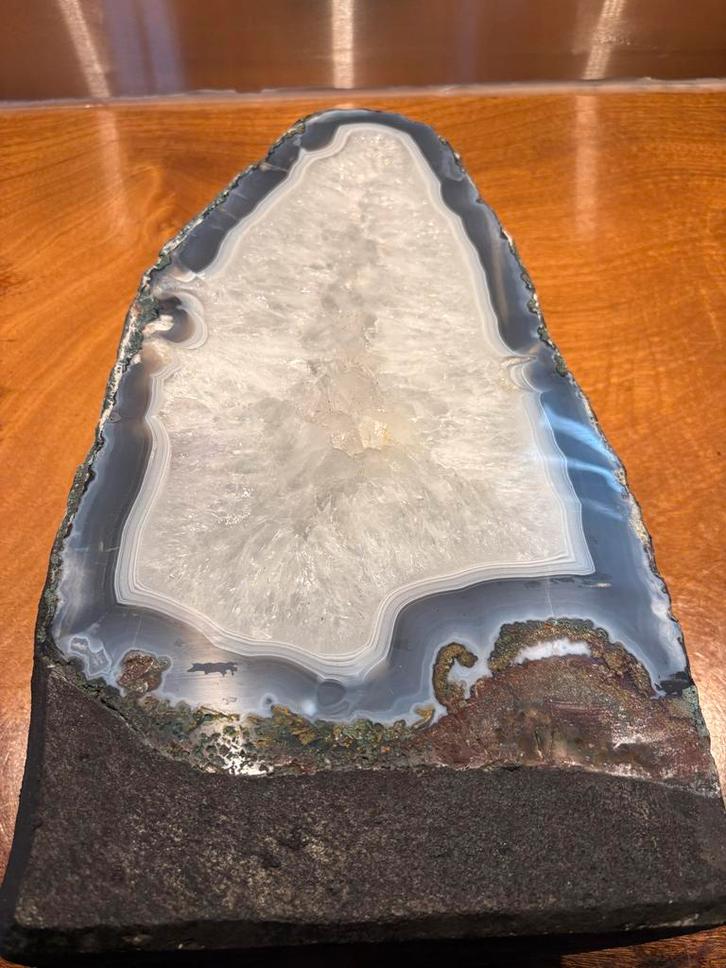 Witte Amethist Geode met Blauw Agaat 14kg 42cm, Verzamelen, Mineralen en Fossielen, Mineraal, Ophalen of Verzenden