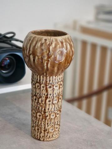 Okergeel / bruine vaas West Germany stijl 31cm hoog beschikbaar voor biedingen