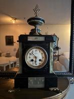 A.D. Overstrijd klok pundule marmer met 2 kandelaars, Antiek en Kunst, Antiek | Klokken, Ophalen of Verzenden