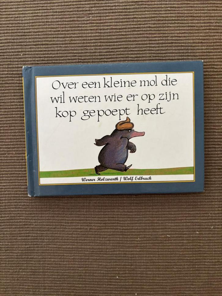 Over een kleine mol die wil weten wie er op zijn kop gepoept, Boeken, Kinderboeken | Kleuters, Zo goed als nieuw, Fictie algemeen