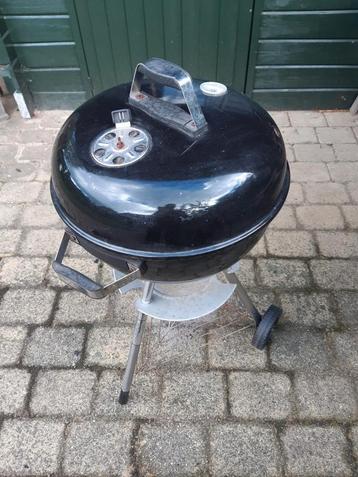 Weber barbeque met accessoires beschikbaar voor biedingen