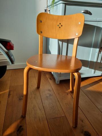 Eén Zweedse vintage Elm Wood chair design stoel Alvar Aalto beschikbaar voor biedingen