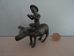 Chinees bronzen beeldje - man / jongen op os - buffel, Ophalen of Verzenden, Gebruikt, Mens