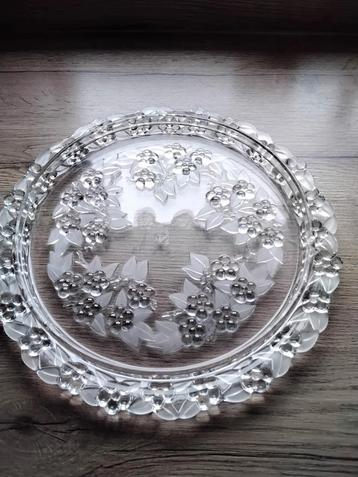 Vintage Glazen Serveerschaal met Bloemenmotief beschikbaar voor biedingen