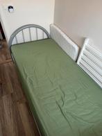Bed 90 x 200 met matras, Huis en Inrichting, Slaapkamer | Bedden, Ophalen, 90 cm, Eenpersoons, Zo goed als nieuw