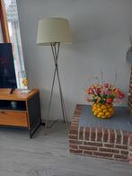 Lamp met metalen poot 1.50mtr hoog 2mnd oudkap creme kl, Ophalen, Zo goed als nieuw