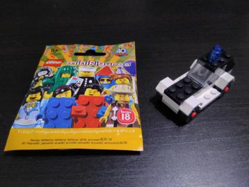 Minifigures Serie 18 Politieagent incl. replica politieauto beschikbaar voor biedingen