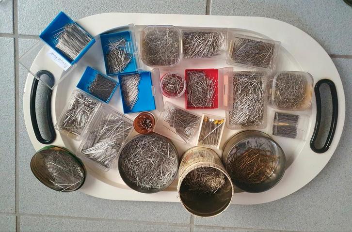 Kantklos spelden heel veel, Hobby en Vrije tijd, Kantklossen, Ophalen of Verzenden