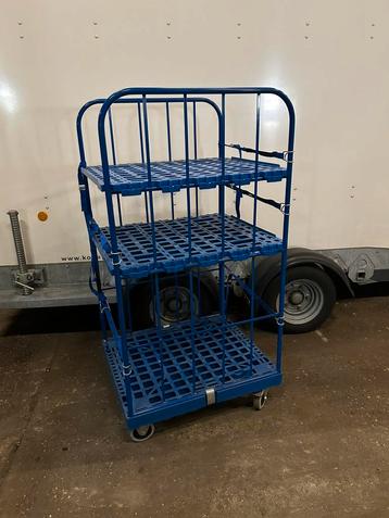 8 rolcontainers met extra legborden en spanbanden.  beschikbaar voor biedingen