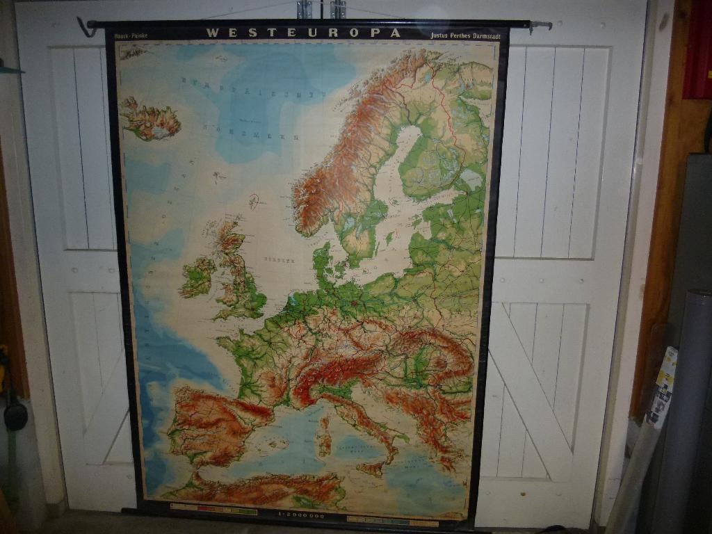 Wandkaart schoolkaart West Europa, Antiek en Kunst, Antiek | Schoolplaten, Ophalen of Verzenden, Aardrijkskunde