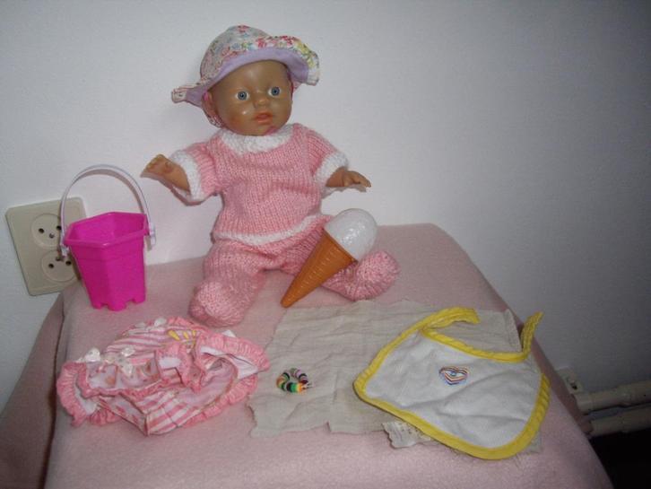 baby born die samen met jou kan zwemmen + acc, Kinderen en Baby's, Speelgoed | Poppen, Zo goed als nieuw, Babypop, Ophalen of Verzenden