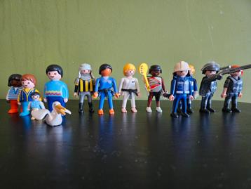 12 playmobil poppetjes (en een pelikaan) beschikbaar voor biedingen