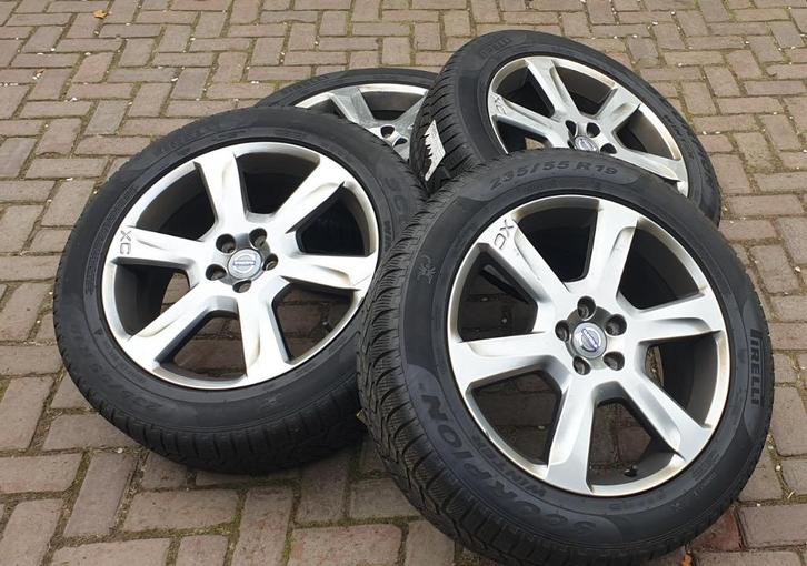 Volvo XC 60 orginele velgen + winterbanden Pirelli, Auto-onderdelen, Banden en Velgen, Band(en), Winterbanden, 19 inch, 235 mm