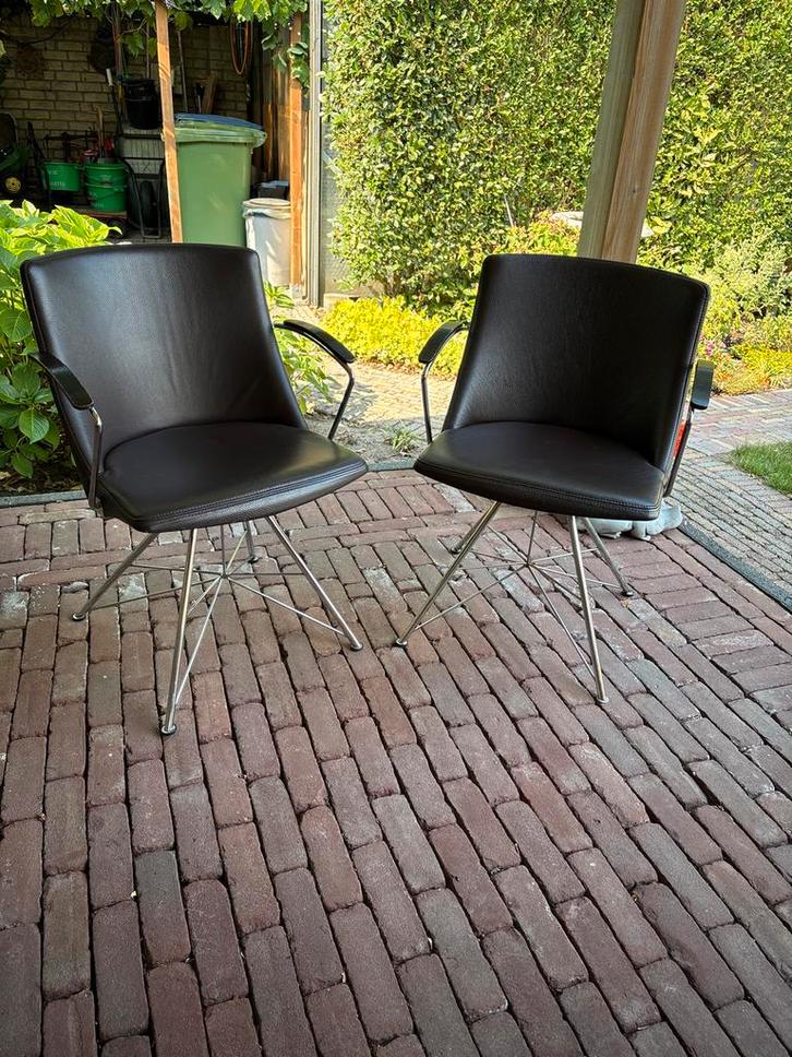 2 Indecom Design Stoelen - Bruin Leer, Metalen Onderstel, Huis en Inrichting, Stoelen, Gebruikt, Twee, Leer, Bruin, Ophalen