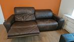 Elektrische bruin lederen 2 zitsbank, Huis en Inrichting, Banken | Bankstellen, Ophalen, Gebruikt, 100 tot 125 cm, Tweepersoons