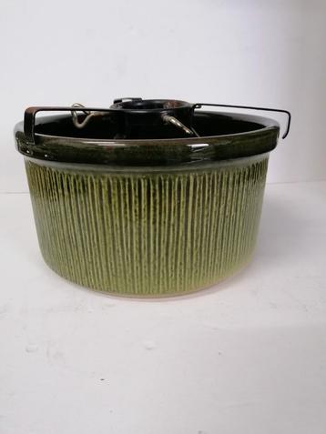 Vintage standaard voor kerstboom. Keramiek. beschikbaar voor biedingen