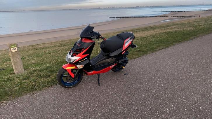 Aprilia SR Scooter - Betrouwbaar en snel!, Fietsen en Brommers, Scooters | Aprilia, Gebruikt, SR 50, Maximaal 45 km/u, Benzine