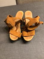 Mooie bruine suede schoenen van Red Love in maat 37, Ophalen of Verzenden, Zo goed als nieuw, Bruin