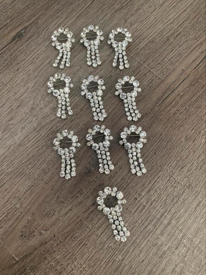 Partij 10 stuks broches strass, Sieraden, Tassen en Uiterlijk, Broches, Zo goed als nieuw, Overige materialen, Zilver, Ophalen of Verzenden