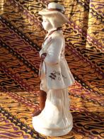 Mooi oud beeldje uit Engeland van jongen met een luit 20 cm., Antiek en Kunst, Ophalen of Verzenden