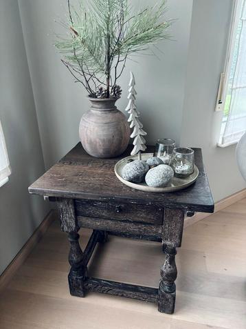 Sober eiken bijzettafel aura peeperkorn stijl beschikbaar voor biedingen