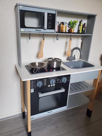 Miele Speelkeuken met Accessoires beschikbaar voor biedingen