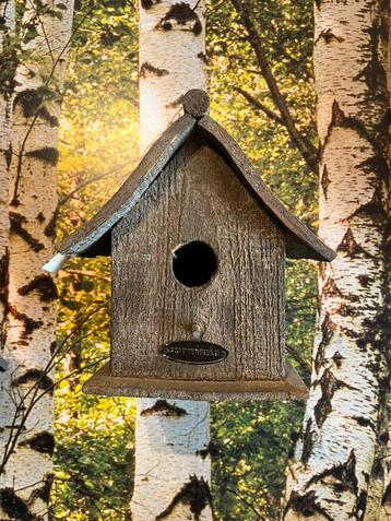 Verschillende vogelhuisjes beschikbaar voor biedingen