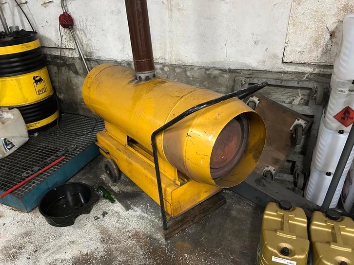 Groot hetelucht kanon op diesel., Doe-het-zelf en Verbouw, Verwarming en Radiatoren, Gebruikt, Overige typen, 30 tot 80 cm, Minder dan 60 cm