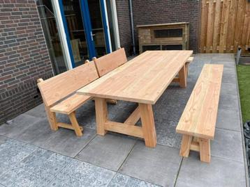 mooie massieve tuintafel en banken douglas hout