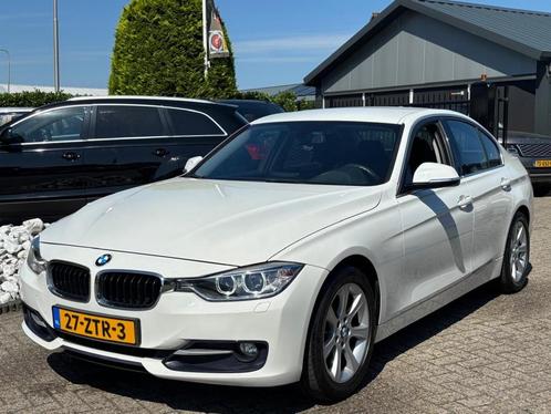 Bmw 3-serie 320i Sedan HIgh Exe Sport 2013 NL Auto Wit, Auto's, BMW, Bedrijf, 3-Serie, ABS, Airbags, Airconditioning, Bluetooth