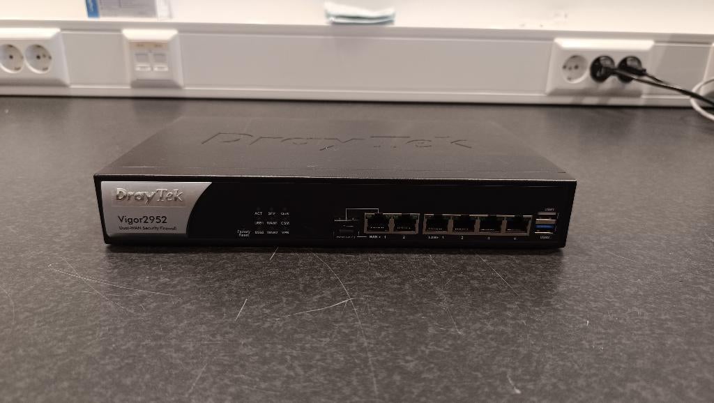 Draytek Vigor 2952 router, Computers en Software, Routers en Modems, Gebruikt, Ophalen