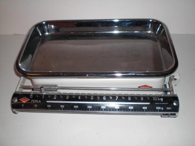 Vintage jaren 60 keuken weegschaal Krups Perla met gewichten, Antiek en Kunst, Curiosa en Brocante, Ophalen of Verzenden