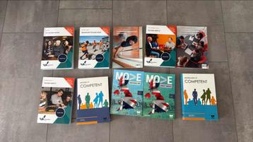 Complete set boeken Sociaal Werk niveau 4 incl. keuzevakken beschikbaar voor biedingen