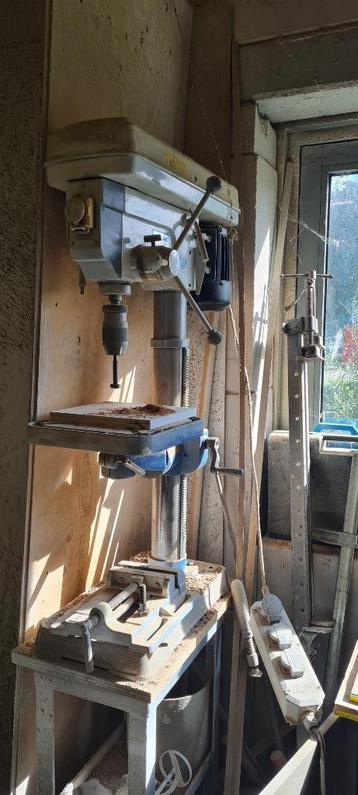Tafel kolomboormachine beschikbaar voor biedingen