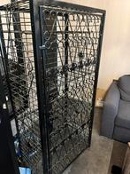 Grote metalen wijnkast, Gebruikt, Ophalen of Verzenden, 25 flessen of meer, Metaal