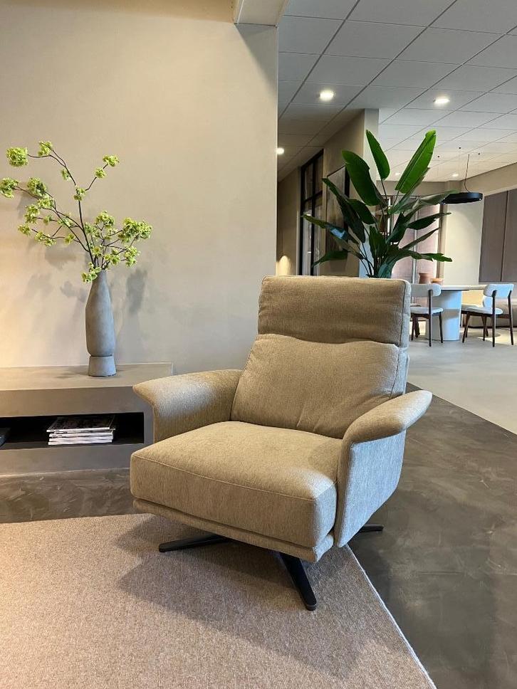 Fauteuil Nilson van Verzelloni showroom model €1950,-, Huis en Inrichting, Fauteuils, Nieuw, Metaal, Stof, 50 tot 75 cm, Minder dan 75 cm
