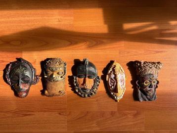 5 leuke siermaskertjes met hanger beschikbaar voor biedingen