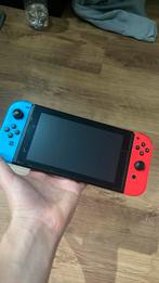 Zeer goede Switch v1 in originele doos, Spelcomputers en Games, Spelcomputers | Nintendo Switch, Ophalen of Verzenden, Zo goed als nieuw
