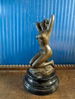 Klein bronzen beeld van een vrouw, Antiek en Kunst, Kunst | Beelden en Houtsnijwerken, Ophalen of Verzenden