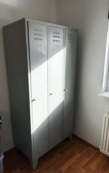 Grijze Lockerkast - Stoer & Praktisch! beschikbaar voor biedingen