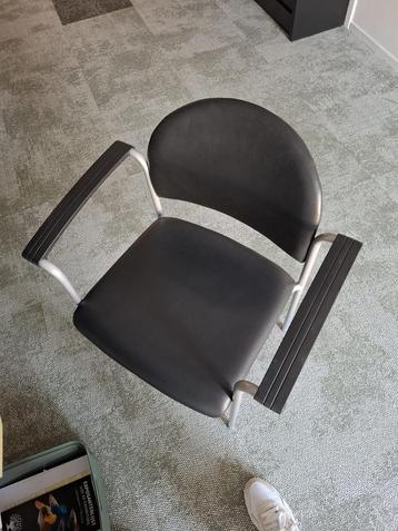 GRATIS: Zwarte stoffen stoelen