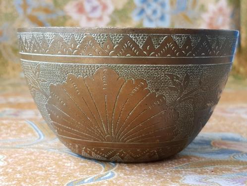 Mooie zware antieke Wajang kom uit Indonesië 10,3 cm., Antiek en Kunst, Antiek | Koper en Brons, Ophalen of Verzenden
