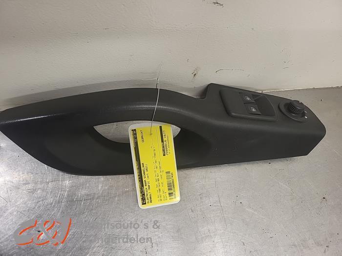 Elektrisch Raam Schakelaar van een Renault Trafic, Auto-onderdelen, Dashboard en Schakelaars, Renault, Gebruikt, 3 maanden garantie