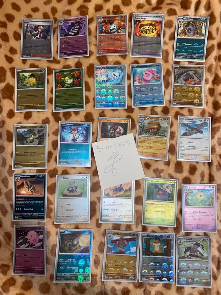 Pokemon Binder met verschillende hits en pokeball holo’s etc, Hobby en Vrije tijd, Verzamelkaartspellen | Pokémon, Zo goed als nieuw