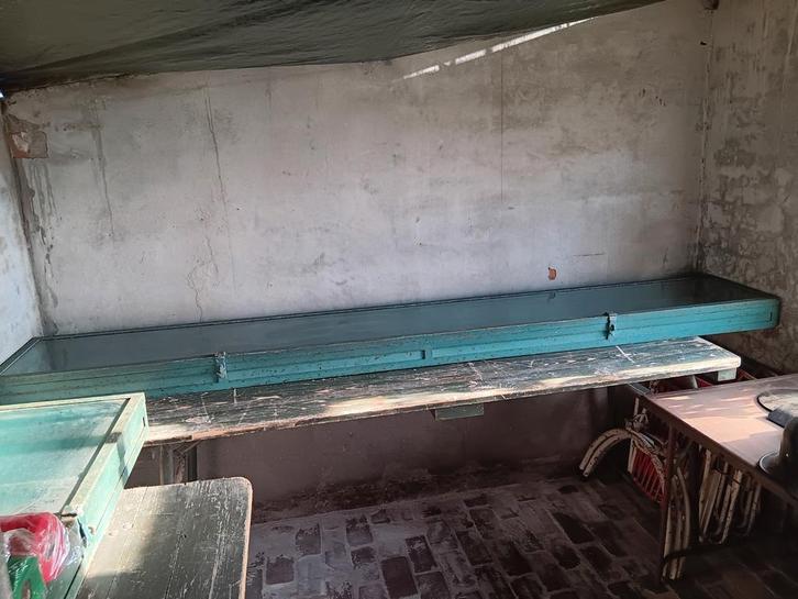 Museum wapen vitrine herkomst Frankrijk, Verzamelen, Militaria | Algemeen, Overige soorten, Overige gebieden, Ophalen