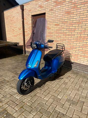 Vespa Sprint 2017 beschikbaar voor biedingen