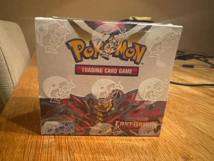 Pokemon TCG: Lost Origin booster box, Hobby en Vrije tijd, Verzamelkaartspellen | Pokémon, Nieuw, Boosterbox, Foil, Ophalen of Verzenden