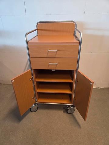Gesloten waskar / etagewagen DEMO model beschikbaar voor biedingen